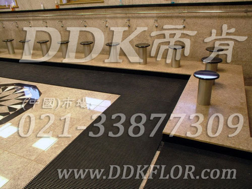 黑灰色_桑拿浴池地面通道防滑防護直紋網格毯（20）樣板圖片,帝肯(DDK)_1900_337（浴室及更衣間地面防滑材料）效果圖，浴室地墊,浴室地板,浴室地板磚,浴室地毯,浴室地磚,浴室墊,浴室防滑地墊,浴室防滑地磚,浴室防滑地膠,浴室防滑墊,浴室防滑疏水磚,浴池防滑地墊,浴池防滑墊,淋浴房防滑墊,衛浴防滑墊,浴室pvc格柵地板