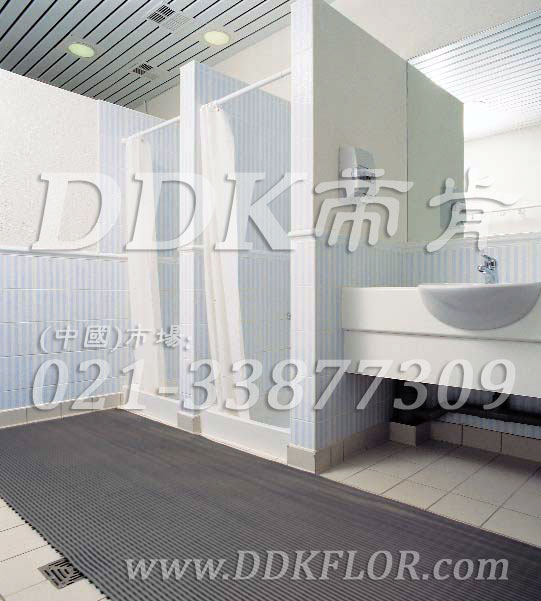 黑灰色_淋浴地面通道防滑防護直紋網格毯（20）樣板圖片,帝肯(DDK)_1900_337（浴室及更衣間地面防滑材料）效果圖，浴室地墊,浴室地板,浴室地板磚,浴室地毯,浴室地磚,浴室墊,浴室防滑地墊,浴室防滑地磚,浴室防滑地膠,浴室防滑墊,浴室防滑疏水磚,浴池防滑地墊,浴池防滑墊,淋浴房防滑墊,衛浴防滑墊,浴室pvc格柵地板