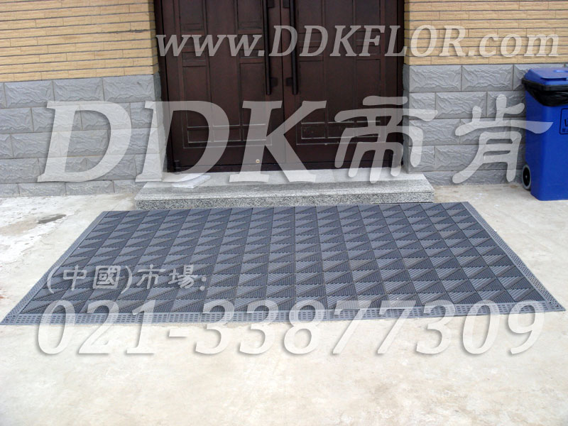 高商用q门脚垫Q?Q_l典商务灰色h囄,帝肯(DDK)_900_9000QLOTO|力拓Q效果图,三合一门口?三合一门垫,刮惔门垫,塑料门垫,大门脚垫,塑胶门垫,嵌入式门?q告门垫,模块拼接式门?胶门垫,脚垫门垫,自动门地?q门地垫,q门脚垫,门前地垫,门前?门前?门前脚垫,门厅地垫,门厅地毯,门厅脚垫,门厅除尘地垫,门口地垫,门口地毯,门口地面除尘?门口脚垫,门口脚踏?门口防尘地垫,门垫地毯,门垫地垫,门垫,门口除尘地垫,门口防滑?门口防滑地胶,门口防滑地垫,门口防尘?门口防尘地毯,防滑门垫,除尘门垫,除雪门垫,防尘门垫,pvc拼接式除垫,三合一防尘地垫,三合一防尘?三合一除尘?入口防尘地垫,刮惔除尘地垫,吸水吸尘地垫,防尘地垫,防尘地毯,防尘地胶?防尘?防尘防污地垫,防尘防滑地垫,除尘地垫,防滑除尘地垫,除尘脚垫,除尘?除尘地胶,除尘地毯,刮惔地垫,入口防水地垫,入口防滑?出入口地?PVC拼接地垫,室外拼接地垫,D地垫,拼接式防滑垫,拼接式地?D地胶,l合式地?模块地垫