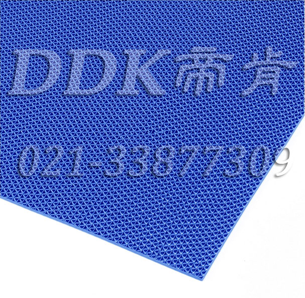 PVC材質網格透水藍色地毯樣板圖片,帝肯(DDK)_1800（Swatch|斯沃基）效果圖，PVC地毯,pvc地膠,pvc地面材料,pvc塑料地毯,pvc塑膠地墊,pvc塑膠地毯,pvc防水地墊,pvc防滑卷材,pvc防滑地墊,pvc防滑地毯,塑料網格防滑地墊,塑料防滑網格墊,網格塑料墊,網孔地墊,網格地墊,網格防滑墊,網狀地毯,網狀防滑墊,網眼防滑,防滑塑料網格,鏤空地膠,多孔防滑地墊,帶孔防滑墊,z字型疏水墊,s紋型防滑墊,s形防滑墊,s形防滑地墊,PVC防滑墊,pvc防滑地膠,排水防滑墊,排水地墊,漏水地墊,漏水地膠,漏水防滑墊,漏水橡膠墊,疏水地毯,疏水地墊,疏水地膠,疏水墊,疏水性材料,疏水防滑地墊,疏水防滑墊,透水地墊,透水地板膠墊,防水地墊,透水防滑塑膠地墊,防水地毯,防水地膠墊,防水墊,防水防滑墊,防滑隔水墊,隔水地墊,隔水地板,隔水材料