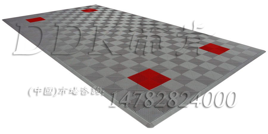 【大廈入口門格柵系統】灰色加紅色效果樣板圖片，帝肯(DDK)_8100_900（大門入口防滑墊）效果圖，門口地墊,門口地毯,門口地面除塵刷,門口腳墊,門口腳踏墊,門口除塵地墊,門口防滑墊,門口防滑地膠,門口防滑地墊,門口防塵墊,門口防塵地毯,門口防塵地墊,進門地墊,進門腳墊,自動門地墊,腳墊門墊,門廳地墊,門廳地毯,門廳腳墊,門廳除塵地墊,防滑門墊,除塵門墊,除雪門墊,廣告門墊,模塊拼接式門墊,橡膠門墊,嵌入式門墊,塑膠門墊,大門腳墊,刮泥門墊,三合一門墊,logo門墊,三合一門口毯,塑料門墊,入口防塵地墊,入口防水地墊,入口防滑墊,出入口地墊