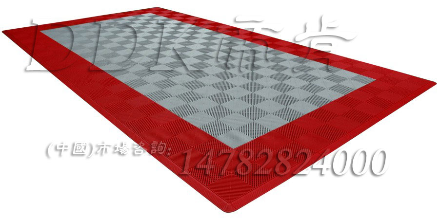 進門地墊什么材料的好？紅邊加灰色主模效果樣板圖片，帝肯(DDK)_8100_900（大門入口防滑墊）效果圖，門口地墊,門口地毯,門口地面除塵刷,門口腳墊,門口腳踏墊,門口除塵地墊,門口防滑墊,門口防滑地膠,門口防滑地墊,門口防塵墊,門口防塵地毯,門口防塵地墊,進門地墊,進門腳墊,自動門地墊,腳墊門墊,門廳地墊,門廳地毯,門廳腳墊,門廳除塵地墊,防滑門墊,除塵門墊,除雪門墊,廣告門墊,模塊拼接式門墊,橡膠門墊,嵌入式門墊,塑膠門墊,大門腳墊,刮泥門墊,三合一門墊,logo門墊,三合一門口毯,塑料門墊,入口防塵地墊,入口防水地墊,入口防滑墊,出入口地墊