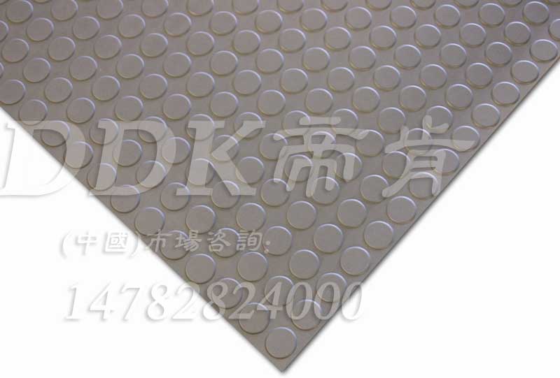 防油防滑塑料橡膠地毯圓幣紋地膠車間地毯灰色或綠色 多種厚度定制，圓點紋,圓點防滑橡膠地板,彩色圓扣墊,銅錢紋,最便宜的地毯多少錢,耐油地墊,耐油地毯,耐油地膠,耐油工業橡膠墊,耐油膠墊,耐油防滑墊,耐油地板,工業防滑墊,工業防滑地毯,工業防滑地墊,工廠防滑地墊,工廠防滑墊,地面防滑墊,地面防滑膠皮,pvc防滑卷材,流水線防滑墊,車間防滑墊,車間防滑地墊,過道防滑墊,走廊防滑墊,防滑橡膠墊,防滑毯,車間地毯,車間地墊,車間地面膠皮,車間用地板膠,軟質地板,過道地毯